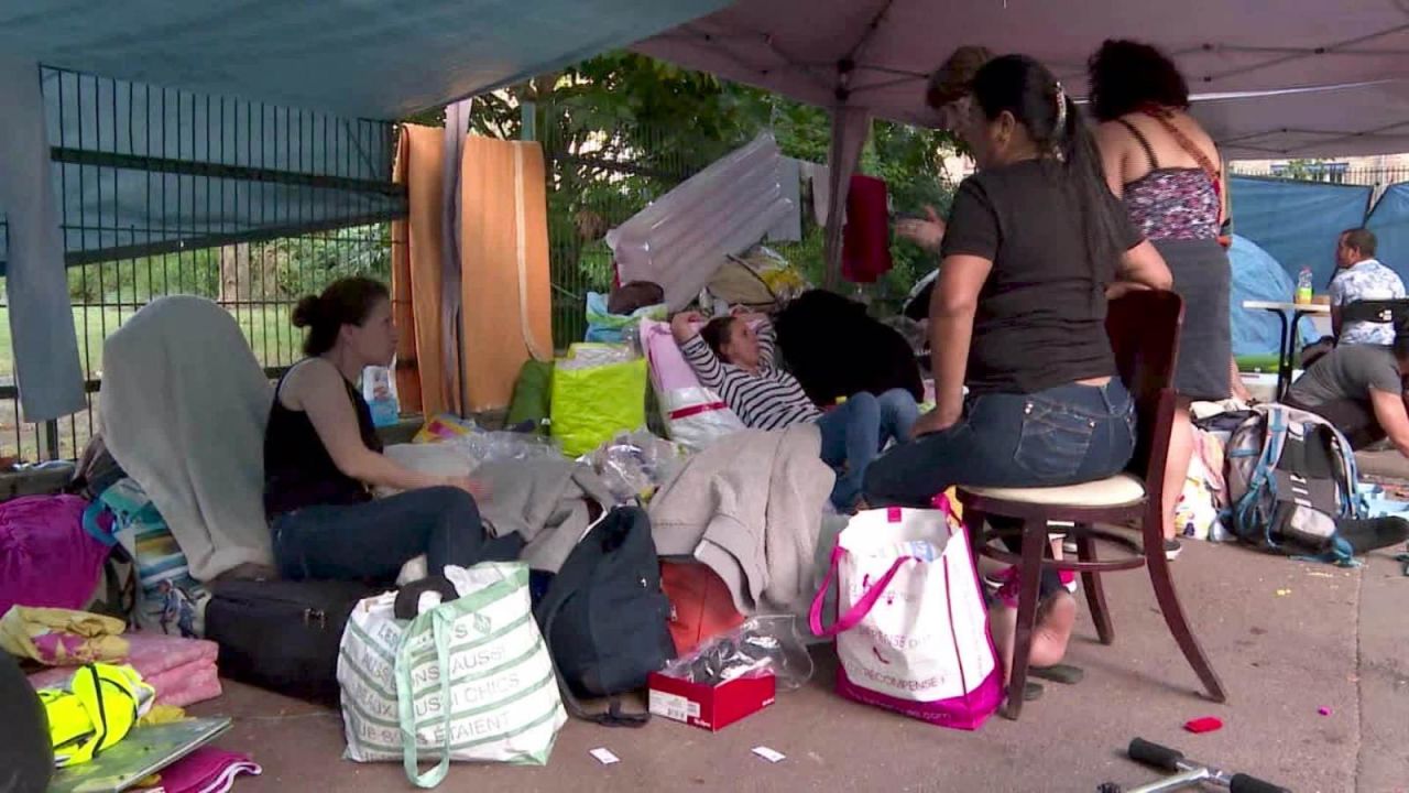 CNNE 691827 - latinoamericanos viven en las calles de paris