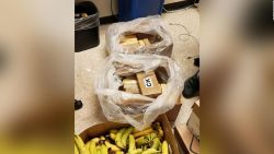 CNNE 692140 - descubren un millon de dolares de cocaina entre bananas