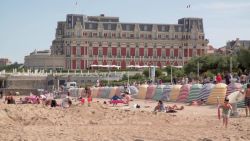 CNNE 692807 - el balneario de biarritz se prepara para la cumbre del g7