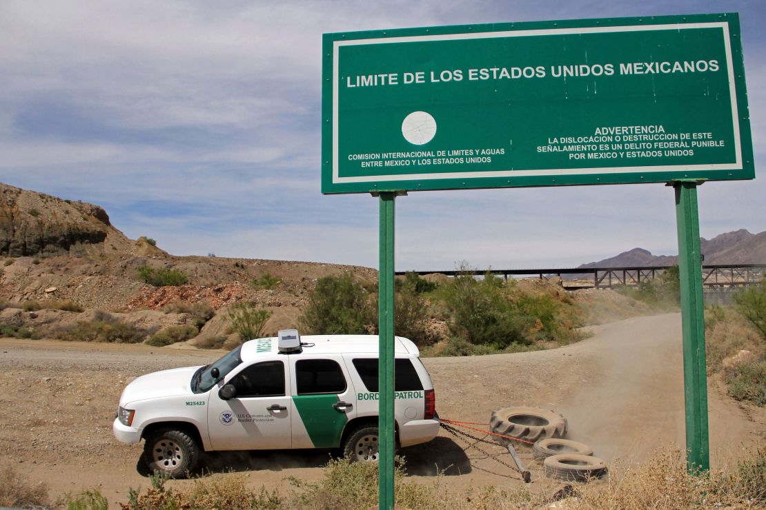 CNNE 692956 - mexico-us-border