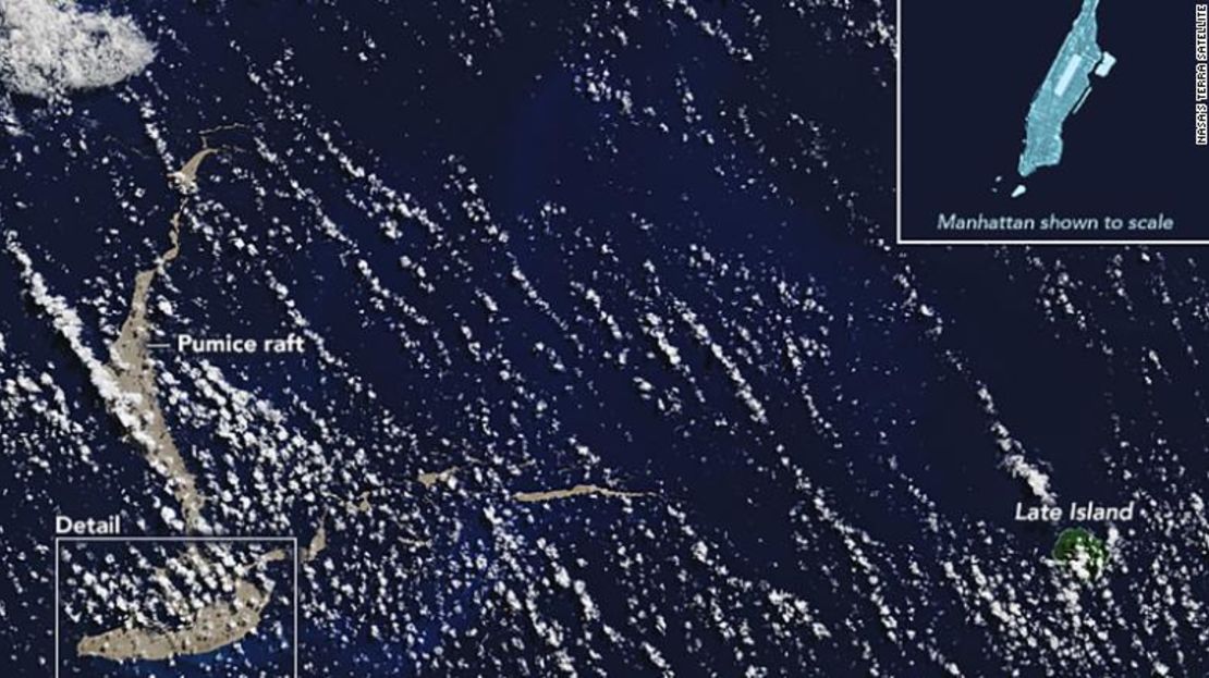 El satélite Terra de la NASA capturó la masa flotante de piedra pómez el 13 de agosto de 2019.