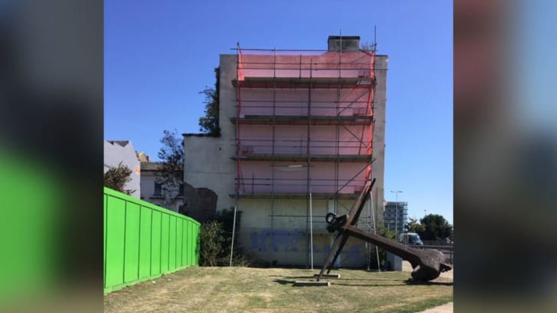 El domingo, el mural había desaparecido.