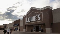 CNNE 694622 - la disculpa de un ejecutivo de lowe's