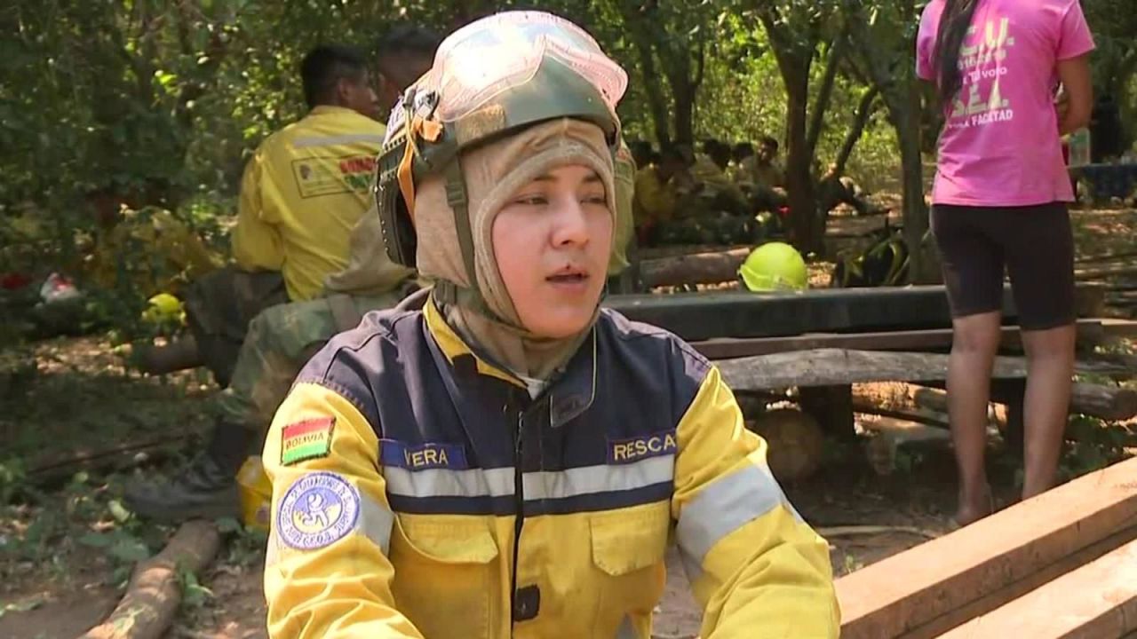 CNNE 695245 - mujeres bombero combaten el fuego en la chiquitania