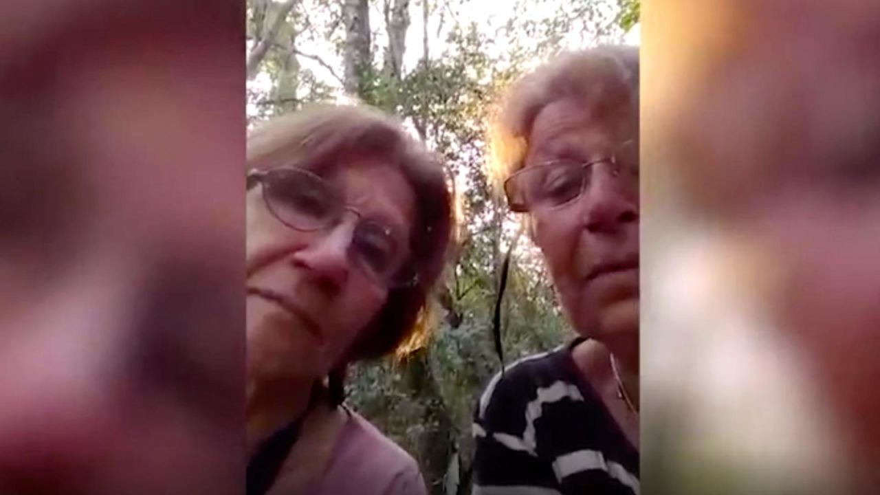 CNNE 695716 - dos ancianas, perdidas en la selva- mira su video viral