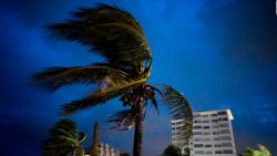 CNNE 697127 - viento y oleaje azotan a bahamas por dorian