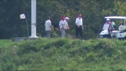 CNNE 697502 - trump juega golf mientras dorian amenaza a ee-uu-