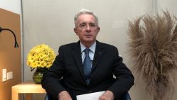 CNNE 698822 - alvaro uribe- "a mi me violaron el debido proceso"