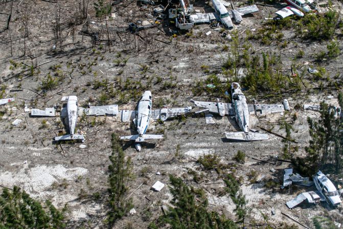 El único aeropuerto internacional en la isla de Gran Bahama fue devastado por Dorian y durante varios días no pudo servir como escenario para evacuaciones médicas o entregas de ayuda de emergencia.