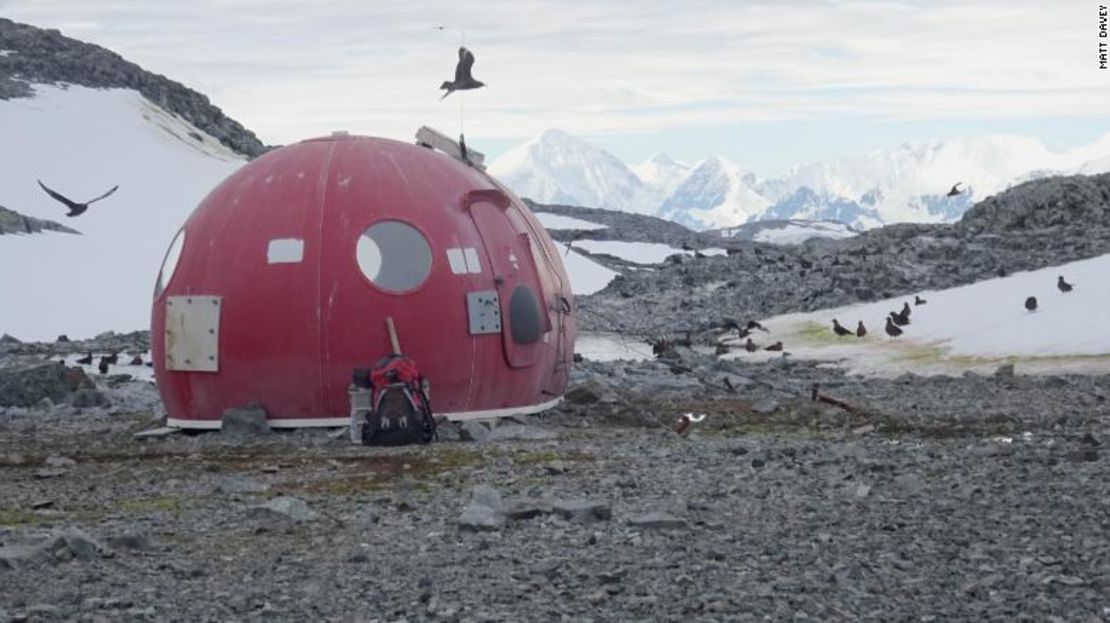 Cápsula de supervivencia en la isla Anchorage, Antártida, 2018.