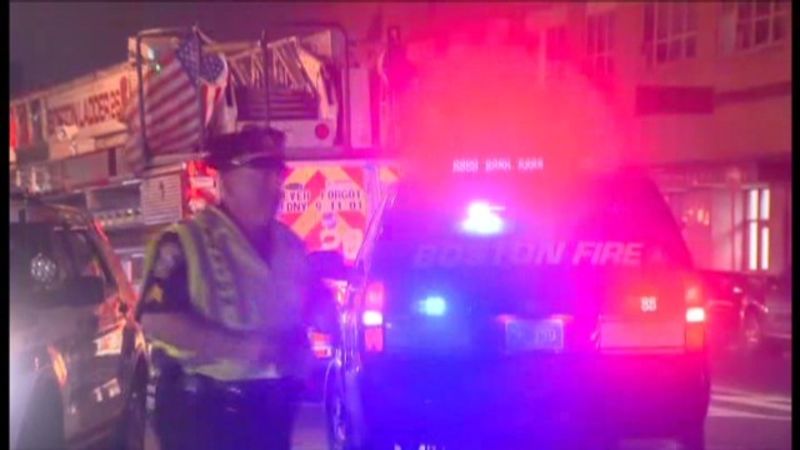Rescatan en Boston a una mujer que cayó por el hueco de un ascensor en un parque | CNN
