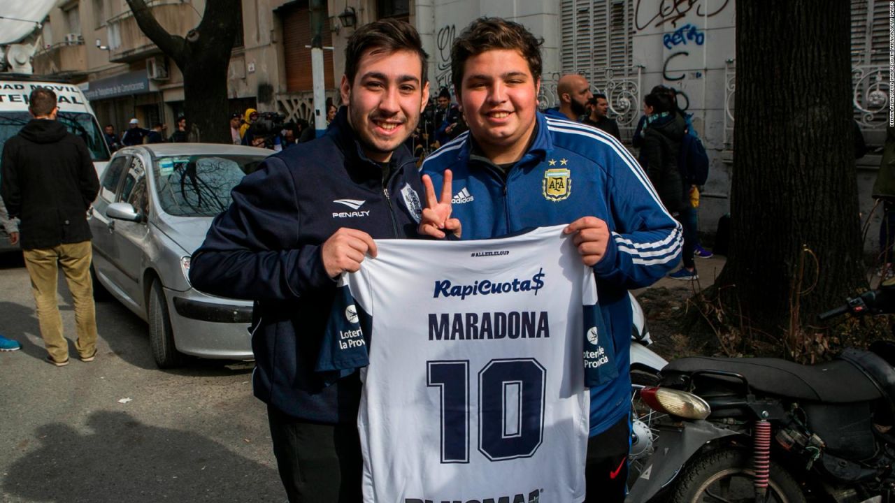 CNNE 700045 - locura tras el regreso de maradona a argentina