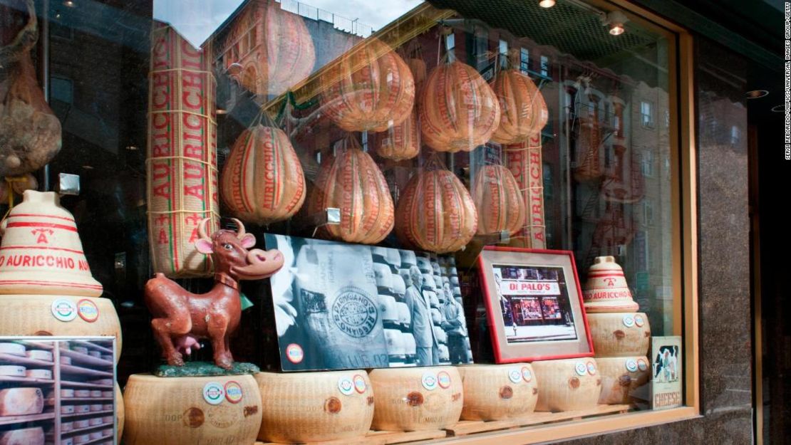 Queso Auricchio Provolone en la tienda Di Palo's de Nueva York, Estados Unidos.