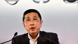 CNNE 700960 - ceo de nissan renuncia despues de admitir que le pagaron en exceso