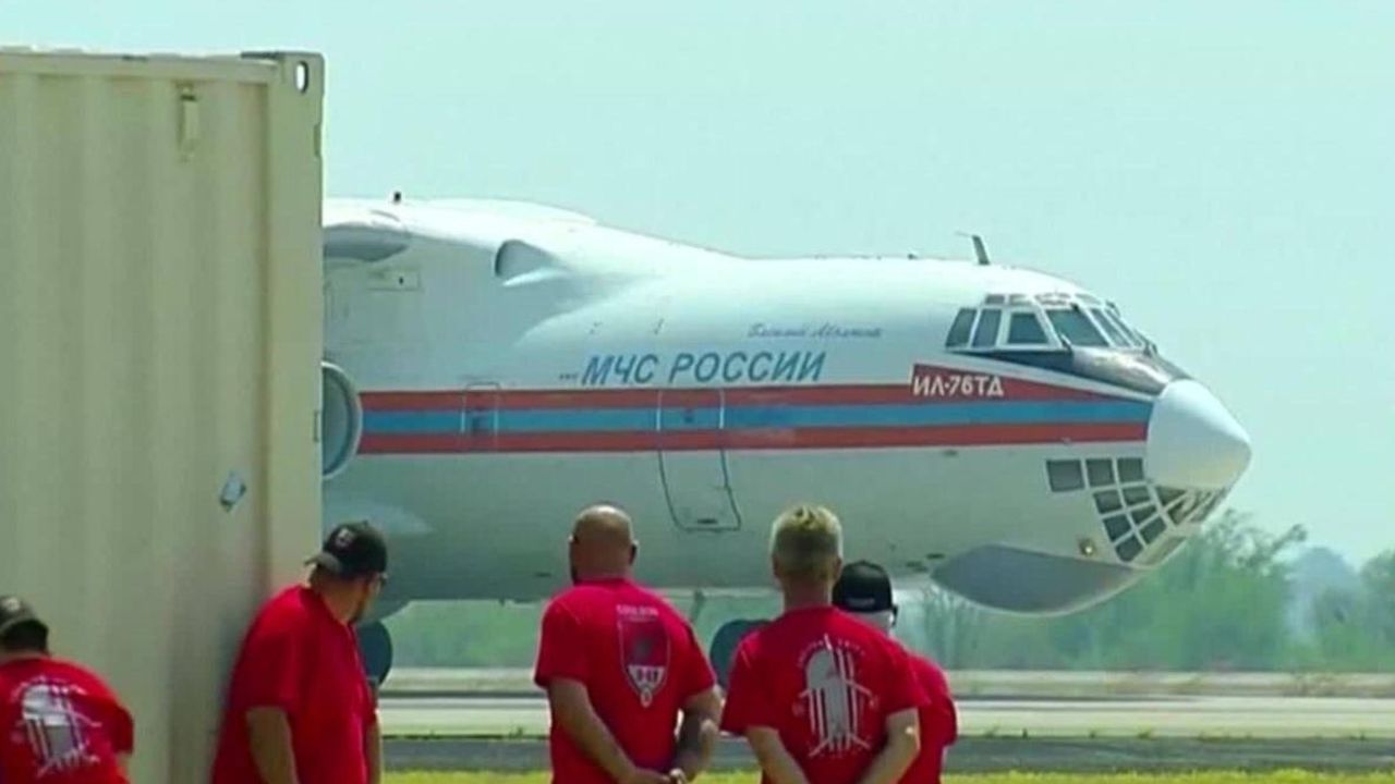 CNNE 701330 - llega a bolivia avion ruso para enfrentar incendios