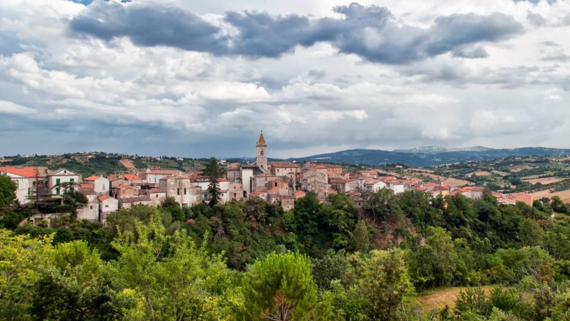 Ubicado cerca de una de las principales rutas de Molise utilizadas por los pastores para mover su ganado entre pastos bajos y altos, San Giovanni in Galdo es un laberinto de cuevas y cámaras subterráneas.