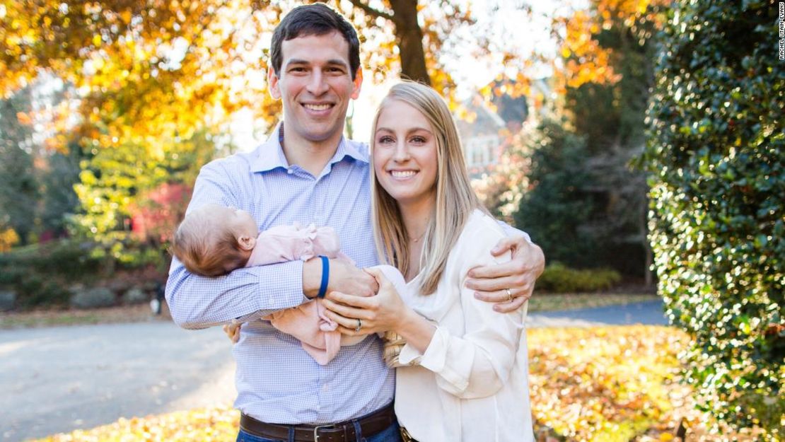 Fajgenbaum con su esposa Caitlin y su hija Amelia. La pareja se casó en 2014.