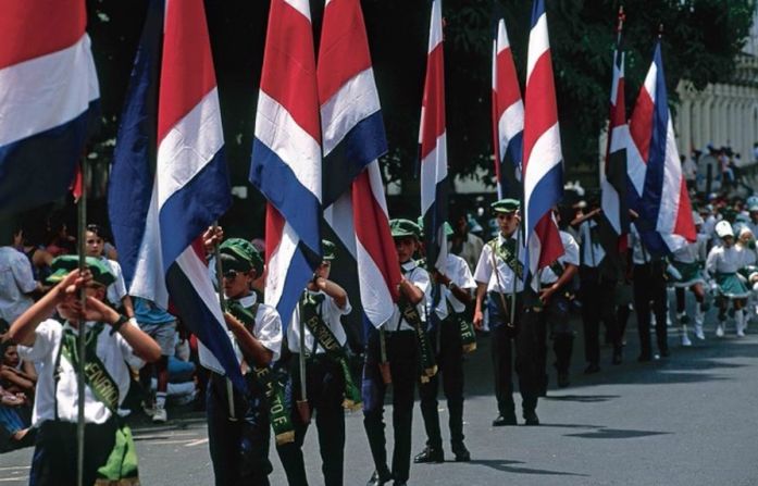 Costa Rica — Como algunos de sus vecinos, el país también celebró los 198 de independencia con música y bailes típicos de Costa Rica pero sin la presencia del Ejército, pues este país no cuenta con uno.