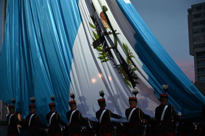 Guatemala — Cadetes del Ejército de Guatemala durante el desfile de Independencia el 14 de septiembre de 2019.