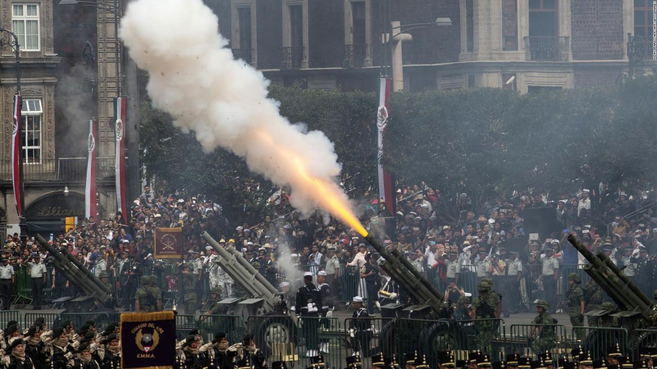 CNNE 704534 - mexicanos disfrutan del desfile militar en fiestas patrias