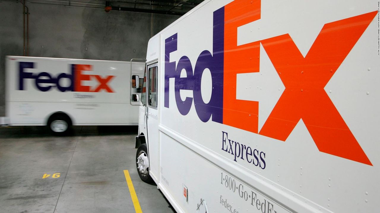 CNNE 705668 - fedex sufre caida de sus ingresos operativos