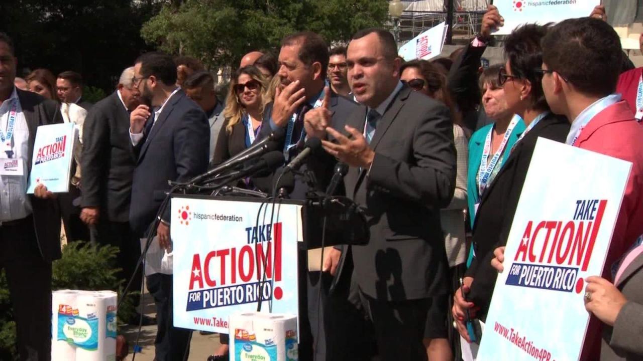 CNNE 705728 - puertorriquenos protestan en washington a dos anos de maria