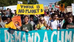 CNNE 706529 - miles de jovenes lideran protestas contra el cambio climatico