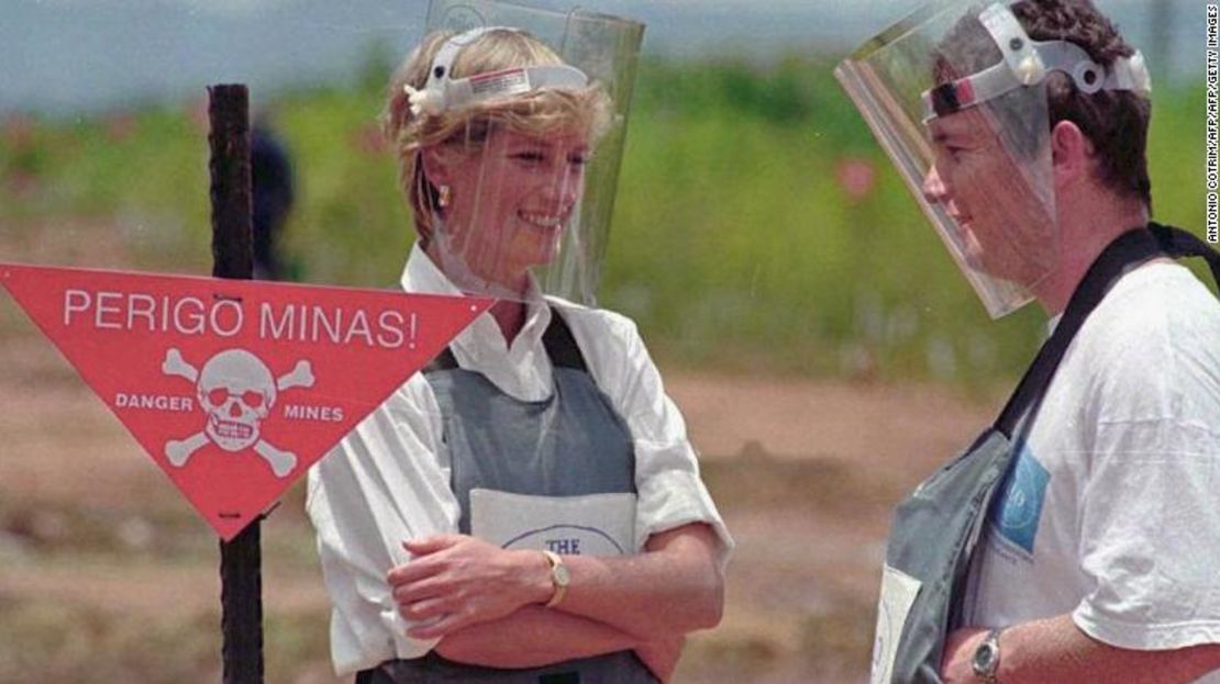 La princesa Diana visitó un antiguo campo minado en Huambo, Angola, poco antes de su muerte en 1997.