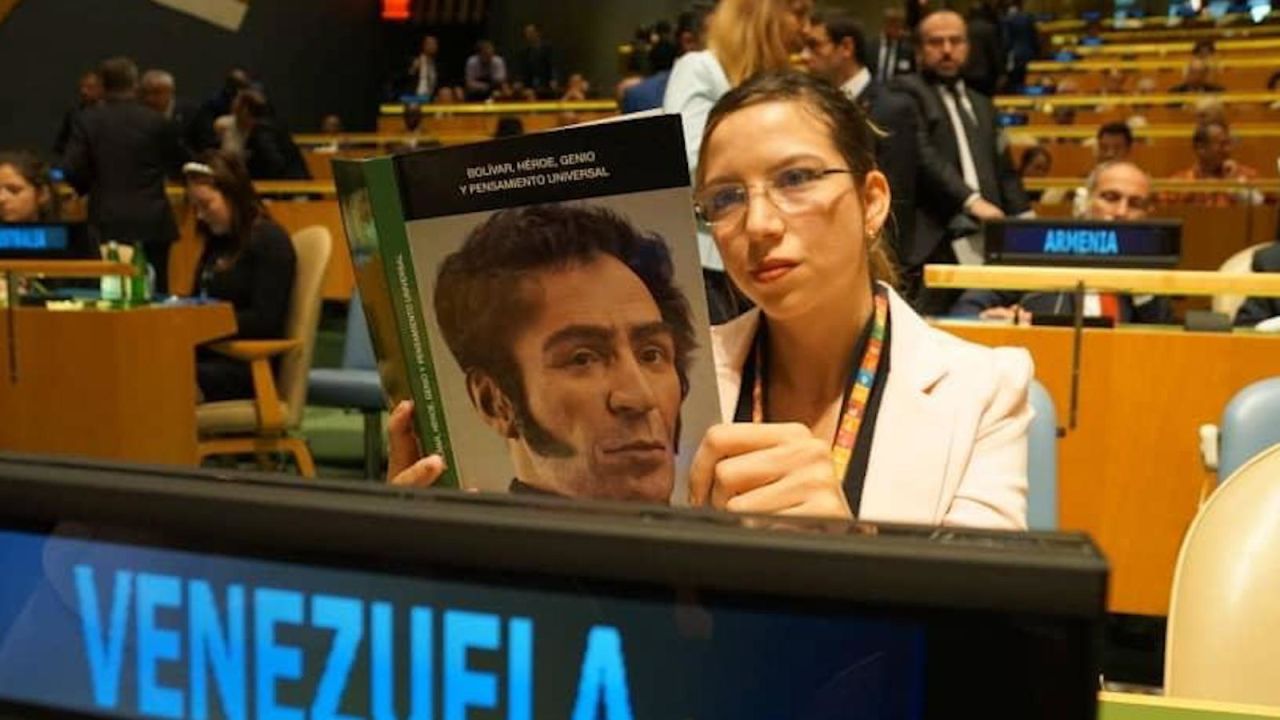 CNNE 708089 - ella leyo un libro mientras trump hablaba ante la onu