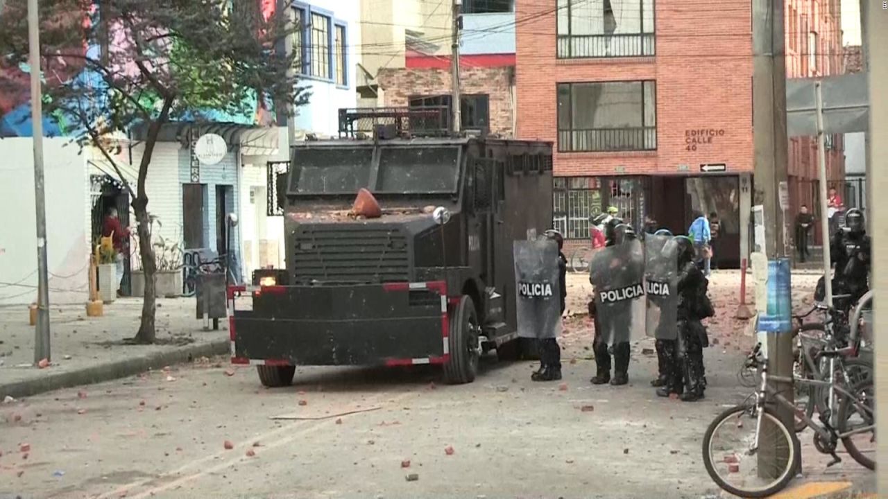 CNNE 709241 - disturbios en protesta estudiantil en bogota