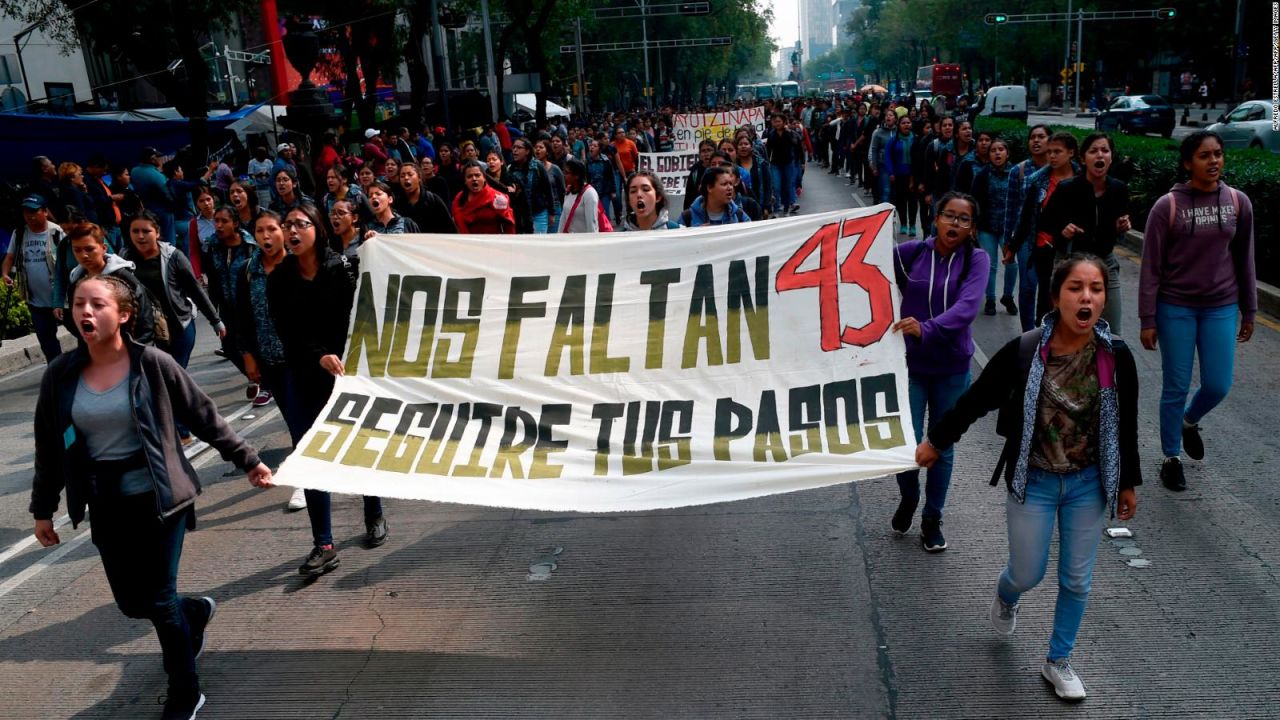 CNNE 709566 - estudiantes de ayotzinapa piden justicia