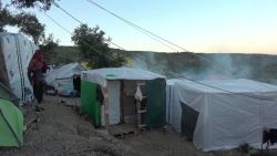 CNNE 710923 - muertos y heridos en un campo de refugiados de grecia