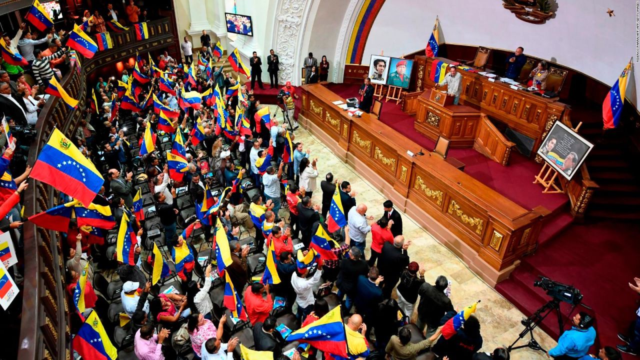 CNNE 711844 - diputados exiliados hablan en el congreso de colombia