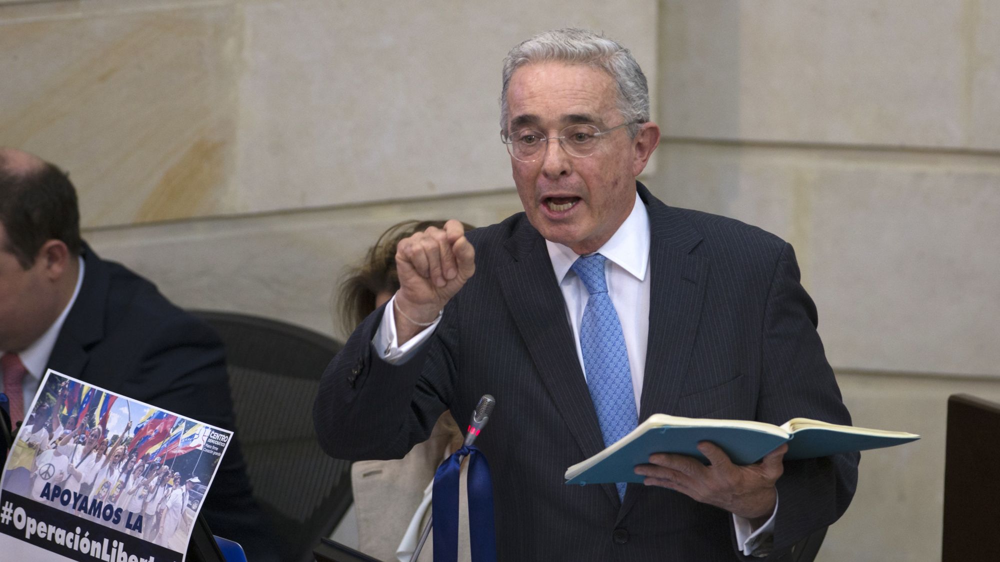 CNNE 712047 - uribe masacres fiscalia colombia-politics-uribe