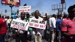 CNNE 712944 - manifestantes exigen renuncia del presidente de haiti