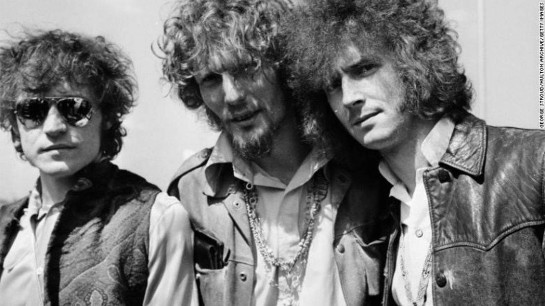 Desde la izquierda, Jack Bruce, Ginger Baker y Eric Clapton en el aeropuerto de Londres camino a Los Ángeles en 1967.