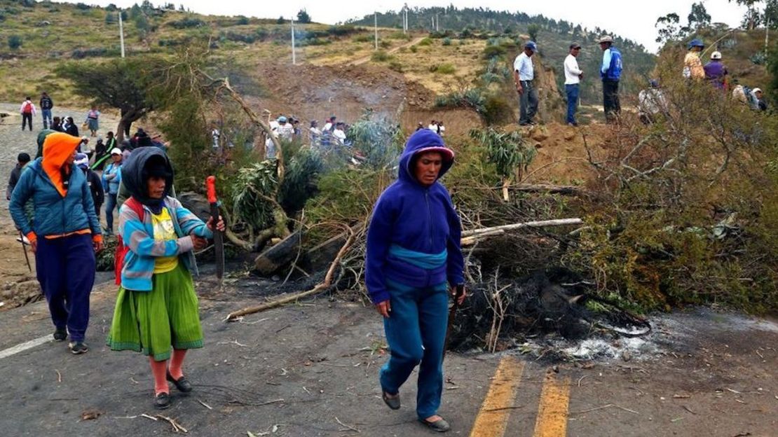 Bloqueo de una carretera en Pambamarquito, provincia de Pichincha, Ecuador, el sábado 5 de octubre.