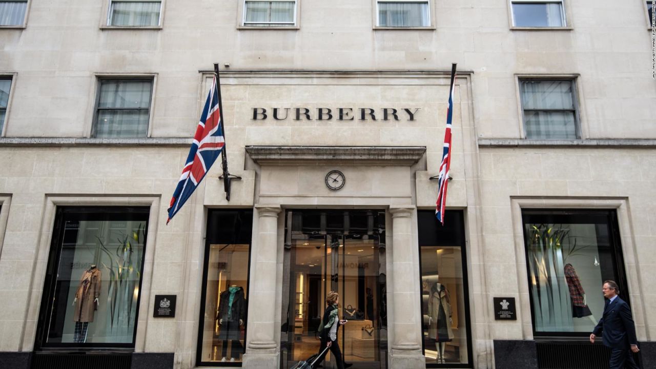 CNNE 713722 - burberry y the realreal prueban la venta de alta moda usada