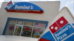 CNNE 714476 - domino's reporta disminucion en metrica clave