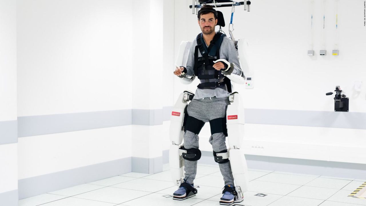 CNNE 716227 - paralitico pudo caminar gracias a un traje robotico