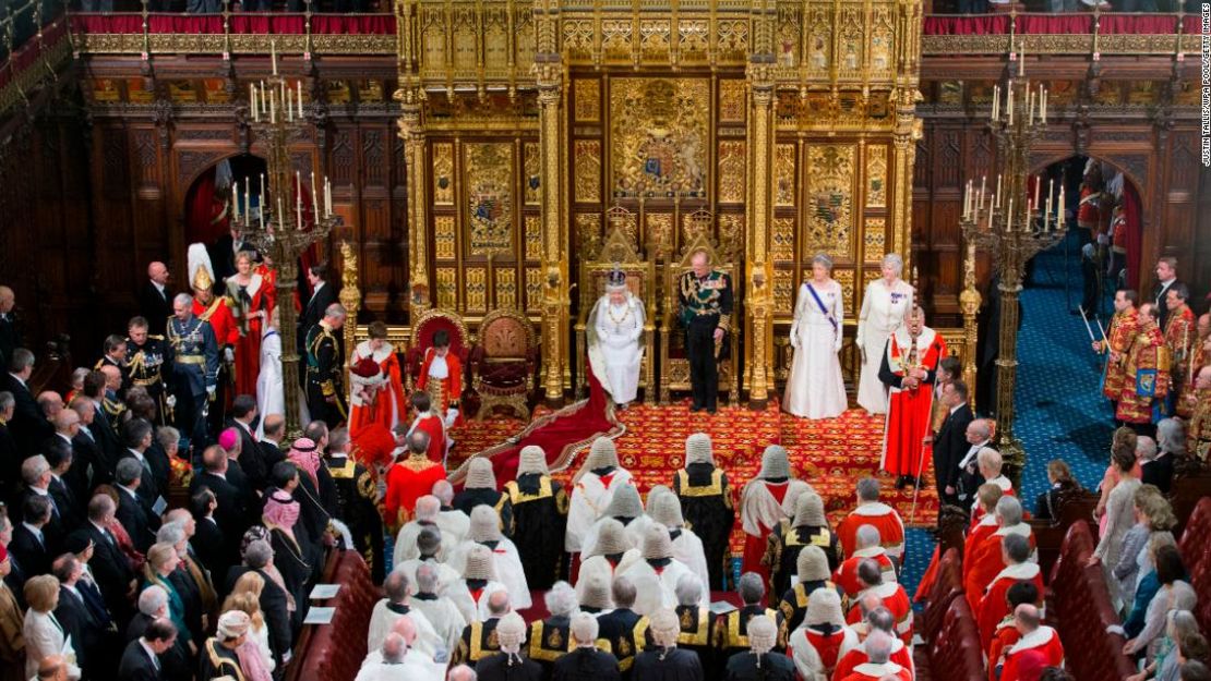 La reina Isabel II durante su discurso de apertura del Parlamento el 14 de octubre de 2019, en una semana decisiva para el brexit.