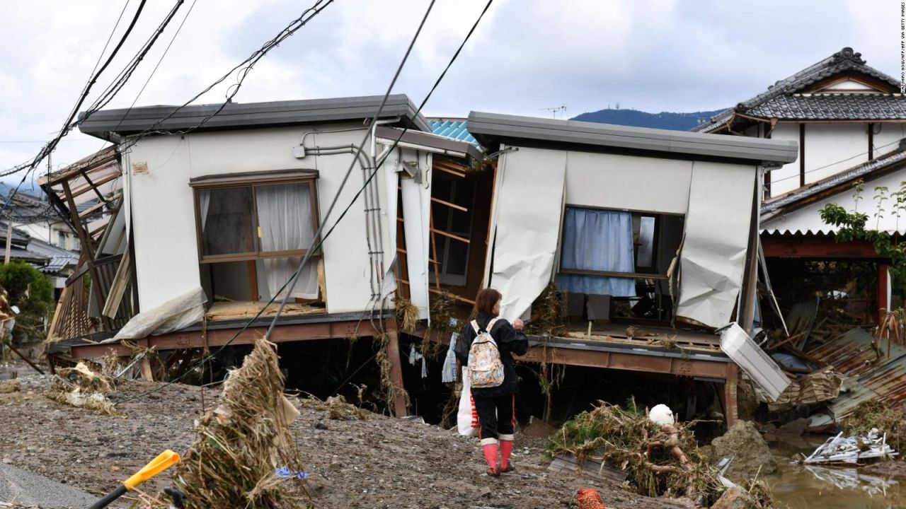 CNNE 717338 - el tifon hagibis dejo un rastro de destruccion en japon