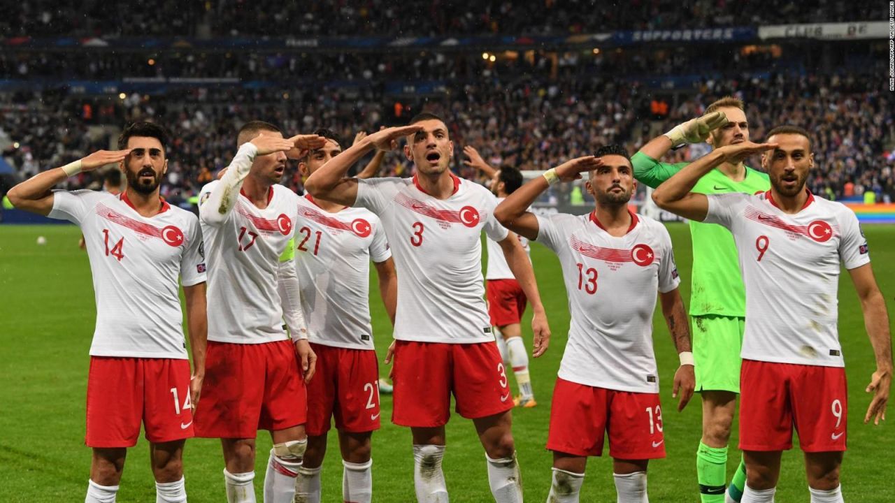 CNNE 717396 - el festejo de la seleccion de turquia que causa polemica