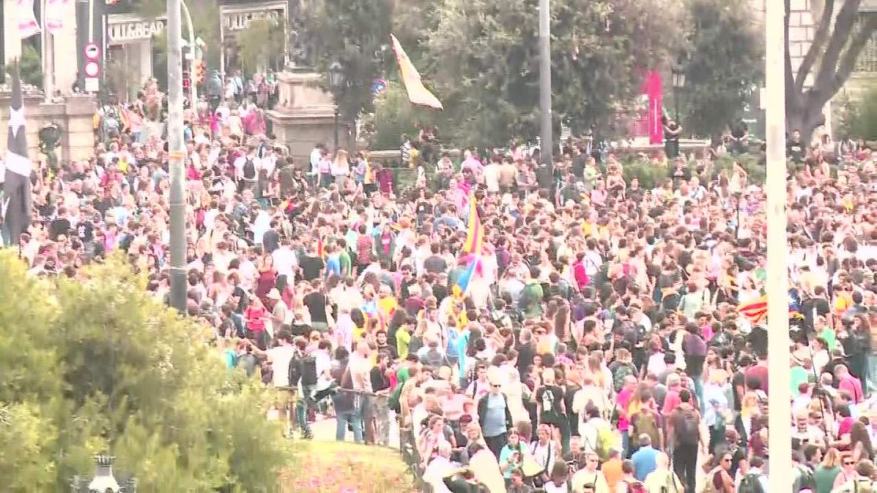 CNNE 717420 - continuan las fuertes protestas en barcelona