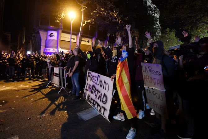 Protesta en Calle Mallorca, cerca de la Delegación del Gobierno español en Barcelona.