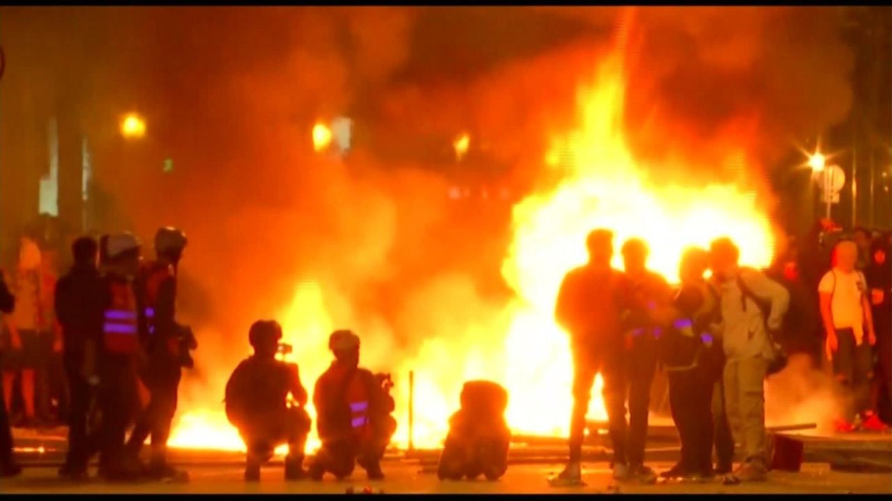 CNNE 718168 - barricadas y hogueras en las calles, ¿que pasa en cataluna?