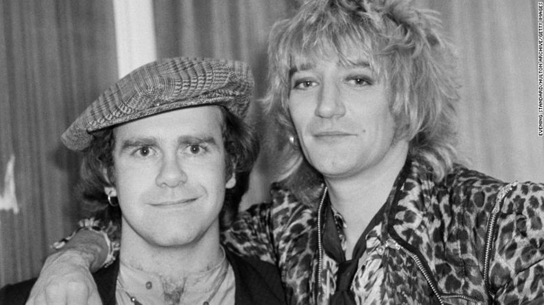 Elton John y Rod Stewart en Londres en 1978.