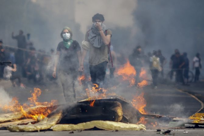 Las protestas han estado marcadas por los disturbios.