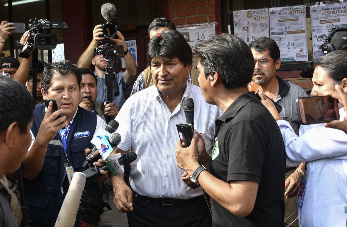 Evo Morales votando en las elecciones de este domingo.