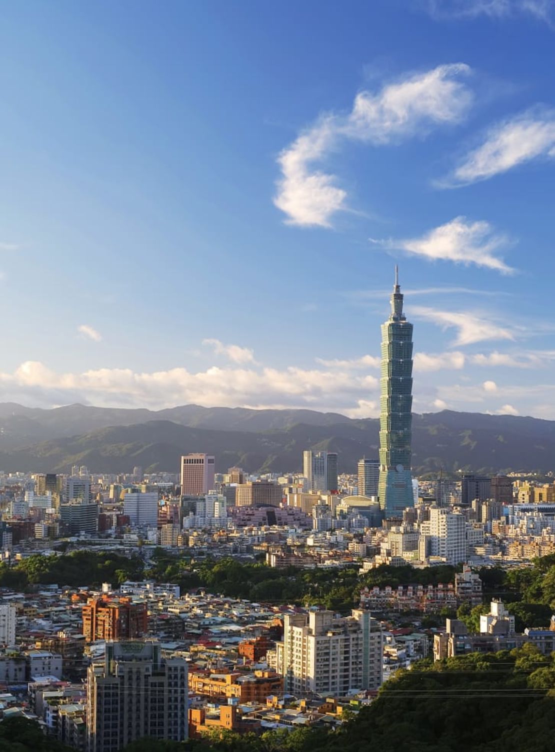 Elevándose sobre la capital, la torre Taipei 101 alguna vez tuvo el título de la torre más alta del mundo.